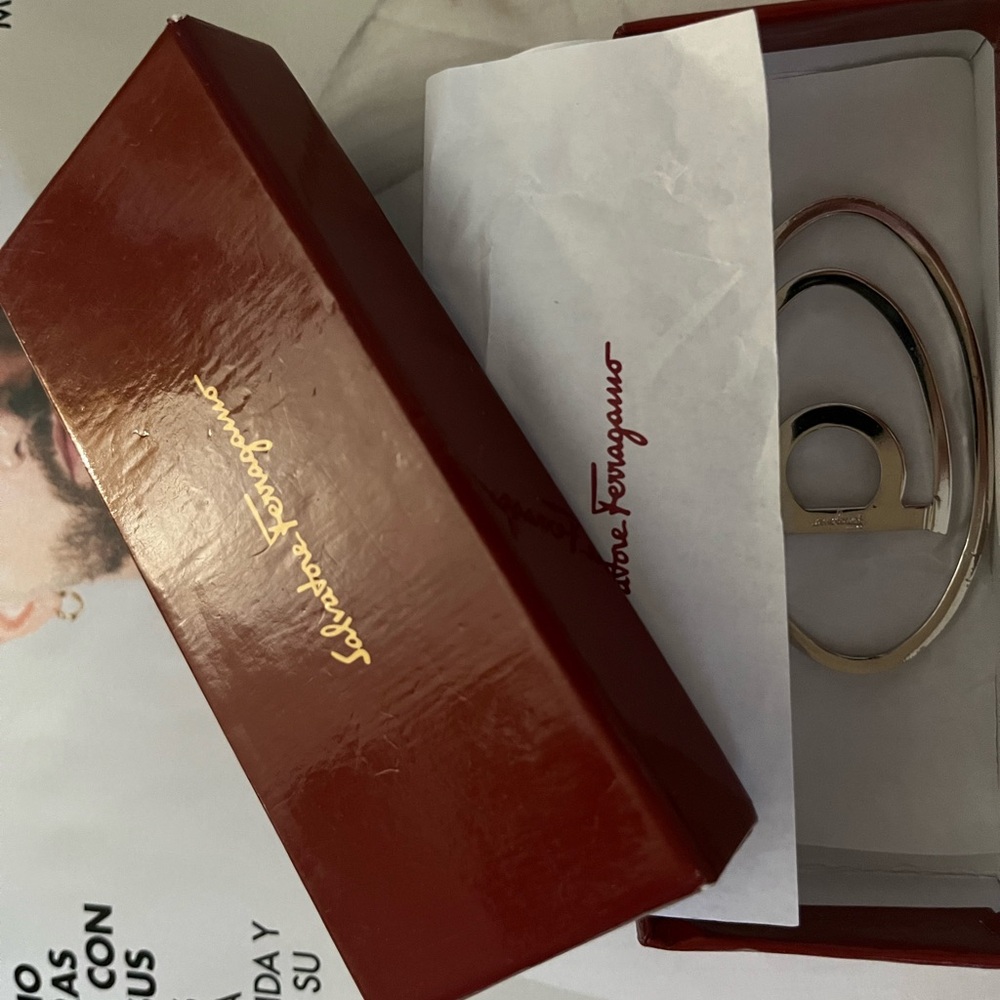Salvatore Ferragamo Silver Logo Buckle money clip new with box